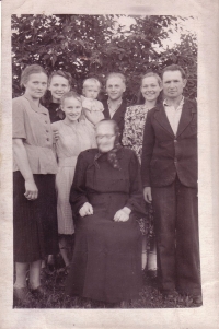 Klaczuny-rodzina-1954.jpg
